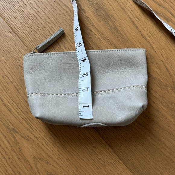 Roots Canada Small Leather Makeup Toiletry Pouch - Grey - Like New - Picture 5 of 10